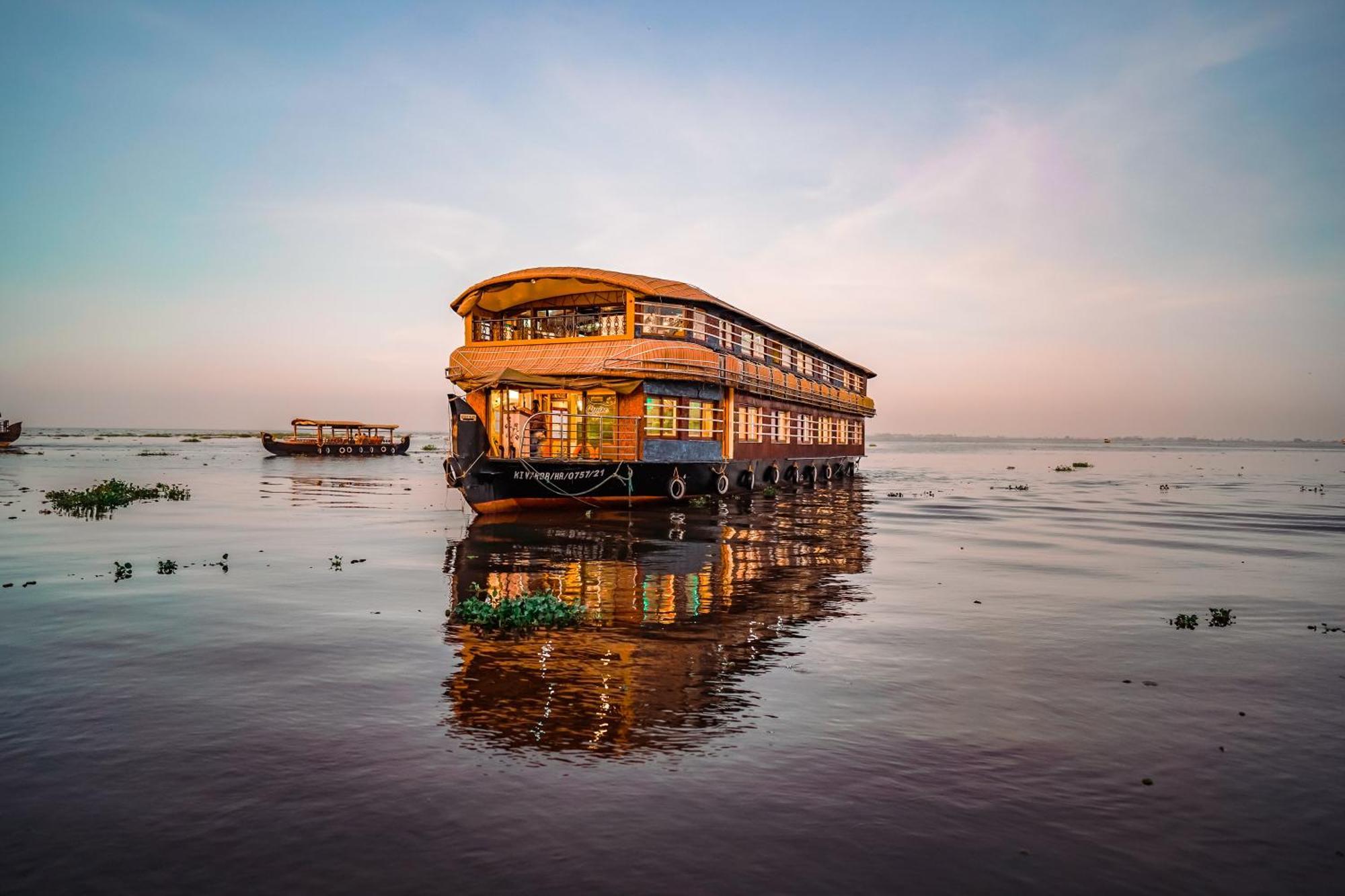 Venice Premium Houseboats Alleppey Alappuzha Exteriör bild