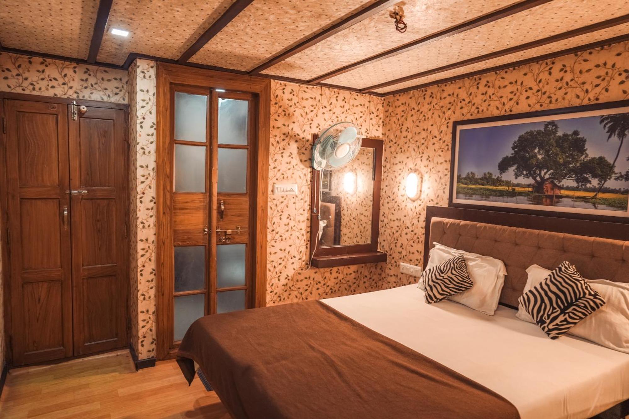 Venice Premium Houseboats Alleppey Alappuzha Exteriör bild